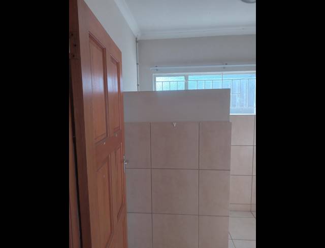 80M² BUILDING TO LET IN APEX